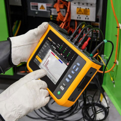 Fluke 190-062-III осциллограф-мультиметр цифровой двухканальный 60 МГц