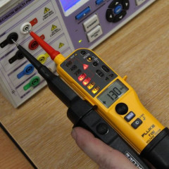 Тестер Fluke T130